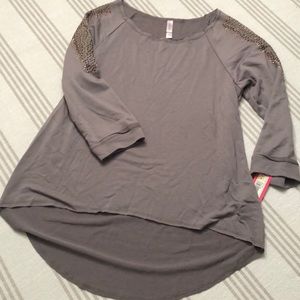 3/4 length sleeve sweatshirt.